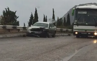 Две иномарки разбились на мокрой трассе под Севастополем