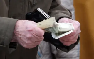 Лжесоцработница лишила пенсионерку 180 тысяч рублей
