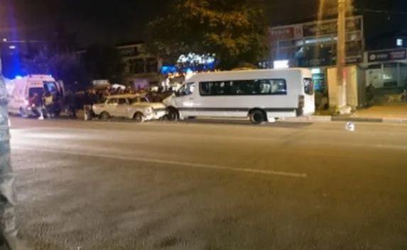 Маршрутка с пассажирами снова пострадала в ДТП (фото)