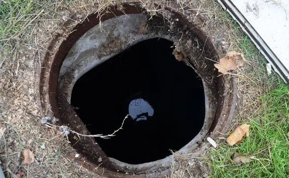 Первоклассник в Крыму провалился в открытый люк с водой