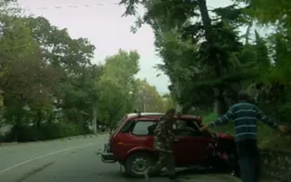 В Севастополе «Нива» врезалась в подпорную стену 