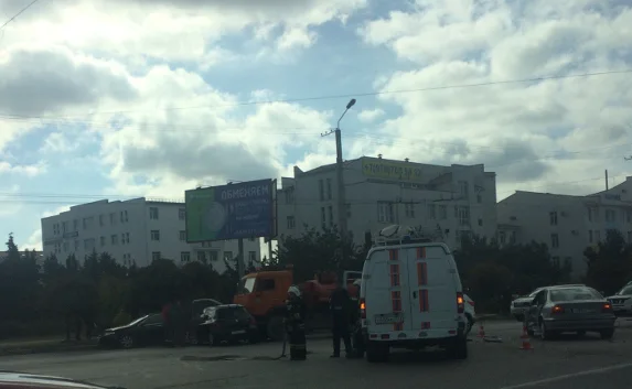 Тройное ДТП на Меньшикова: бензовоз и две иномарки