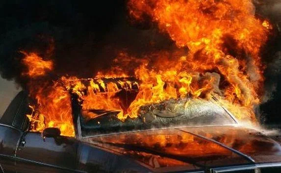 Легковушки в Симферополе загорелись во время движения