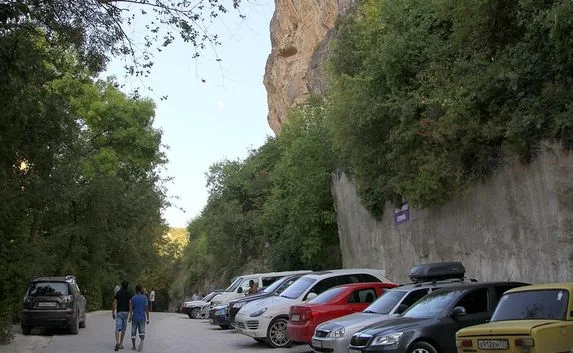 Парковаться вдоль дорог могут разрешить в Крыму
