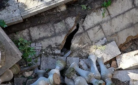 В Крыму разбирают завалы на участке Митридатской лестницы