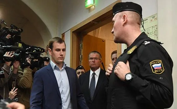В деле Алексея Улюкаева могут фигурировать до восьми человек
