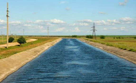 СМИ: Украина возведет дамбу для недопуска подачи воды в Крым 