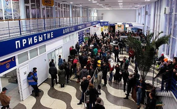 Пятимиллионного пассажира встретили в аэропорту Симферополя 