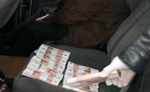 Миллионами рублей воротили «чёрные банкиры» в Крыму