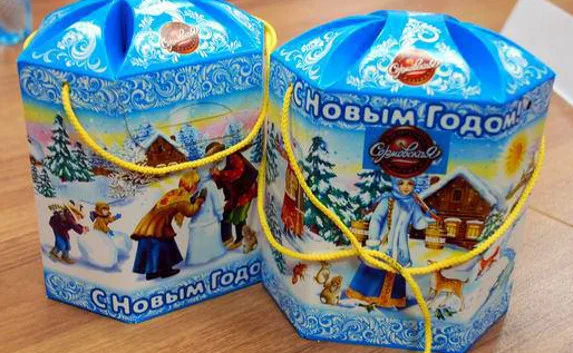 Власти Севастополя подарят детям по печеньке, шоколадке и 24 конфеты