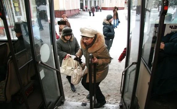 Пассажирка выпала из движущегося автобуса в Севастополе