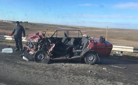 Грузовик врезался в «ВАЗ» — один человек погиб, двое в больнице 
