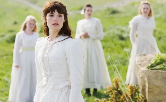 ТОП-15 сериалов для просмотра на новогодних каникулах