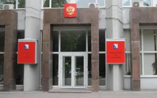 «Достали приезжие»: севастополец разбил окно в Доме правительства