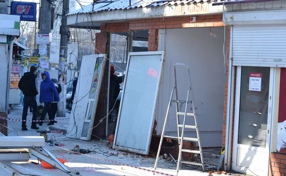 Торговые павильоны вновь сносят у Центрального рынка Симферополя 
