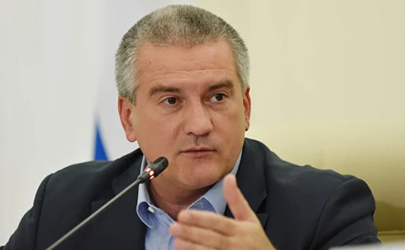 Аксёнов поручил ускорить возврат средств вкладчикам украинских банков