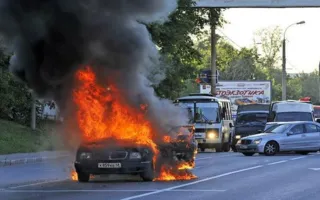 В Симферополе во время движения загорелось авто 