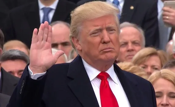 Дональд Трамп вступил в должность президента США — видео
