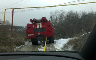 Авто с беременной женщиной вытащили из снежного заноса