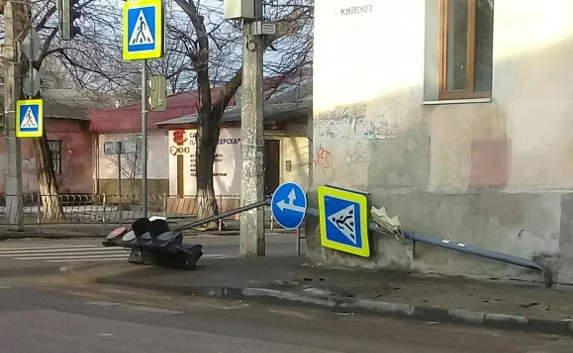 Упал — отжался: в Симферополе появился лежачий светофор — фото