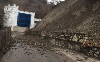 На ЮБК перекрыли дорогу из-за оползня (фото)