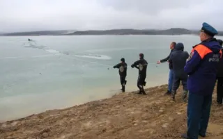 Трое рыбаков провалились под лёд на водохранилище — один погиб