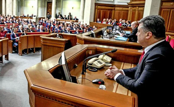 От Порошенко требуют план освобождения Крыма и Донбасса