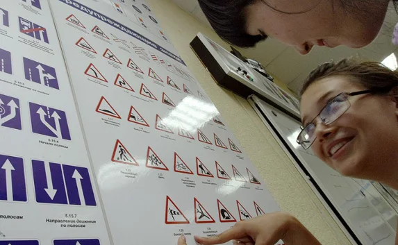 В Севастополе мошенник «помогает» сдать на права — соцсети