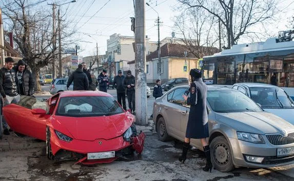 В Крыму в тройном ДТП разбили «Lamborgini» (фото)
