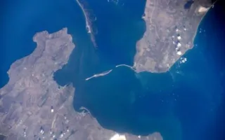 Автоподход к Крымскому мосту начали укладывать плитами (фото)