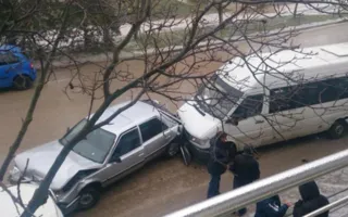 Тройное ДТП с участием «топика» произошло в Севастополе (фото)