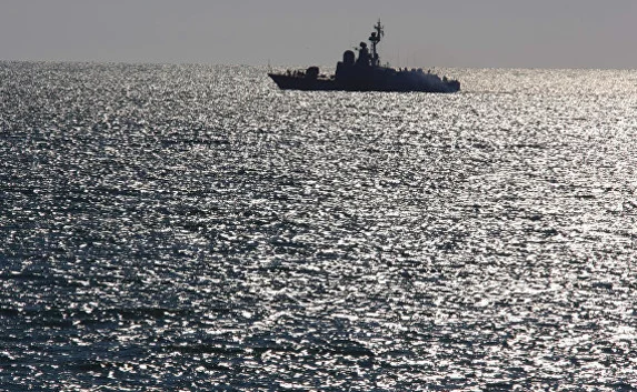 Морякам, захваченным нигерийскими пиратами, передали зимнюю одежду