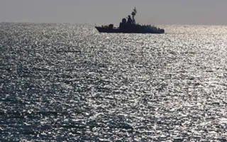 Морякам, захваченным нигерийскими пиратами, передали зимнюю одежду