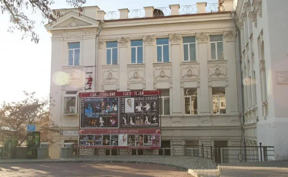 Два дня на сборы: театр Елизарова отбирает у детей помещение?
