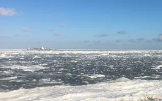 ​Буксир ледового класса помогает строителям Крымского моста