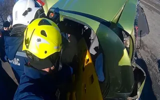 В ДТП на крымской трассе пожилая женщина оказалась зажата в авто