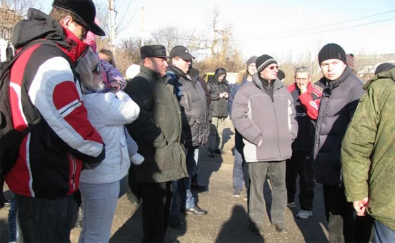 В Феодосии жители улицы Панова вышли на митинг 