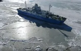 Появилось видео работы паромов во льдах Керченского пролива