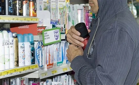 Симферопольский «чистюля» украл из магазина 55 флаконов шампуня