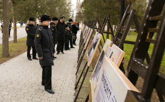 В Херсонесе открылась выставка «Фотоаппарат Калашникова» (фото)