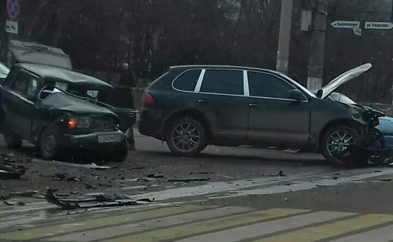 ДТП В Симферополе: «Порше» «встретился» с ВАЗом (видео)