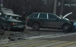ДТП В Симферополе: «Порше» «встретился» с ВАЗом (видео)