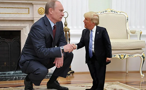 Фотожабы с крошечным Дональдом Трампом «пошли в народ»