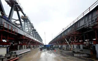 Строители готовятся к монтажу арок пролётов Крымского моста (фото)