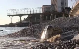 Во всех курортных регионах Крыма продолжают слив нечистот в море 