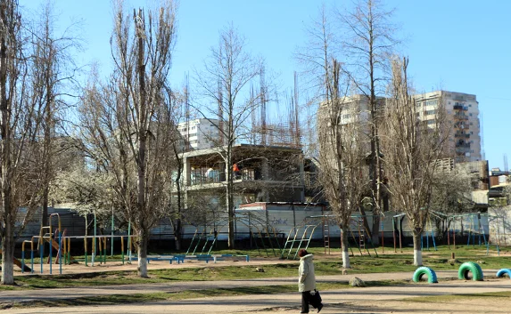 Овсянников потребовал остановить стройку возле школы № 22