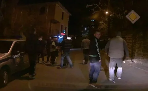 Мужчины отметили 8 марта в Гаспре массовой дракой — видео