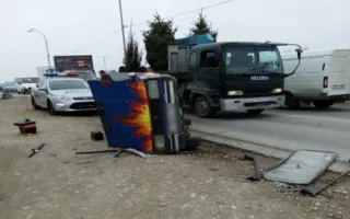 В Севастополе девушка на иномарке протаранила ВАЗ (фото)