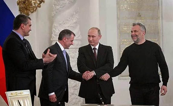 Как это было: Крым и Севастополь вернулись в «родную гавань» (видео)