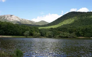 Озеро Кастель — райское место для отдыха в Крыму